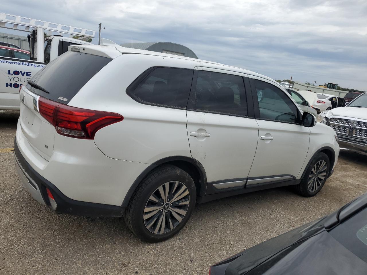 2020 Mitsubishi Outlander Se - Фото 3