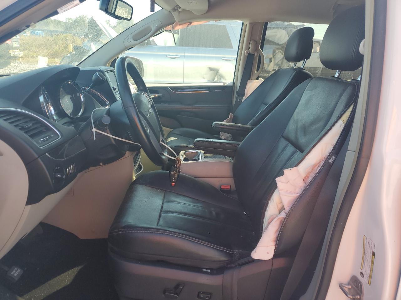 2014 Chrysler Town & Country Touring - Фото 7