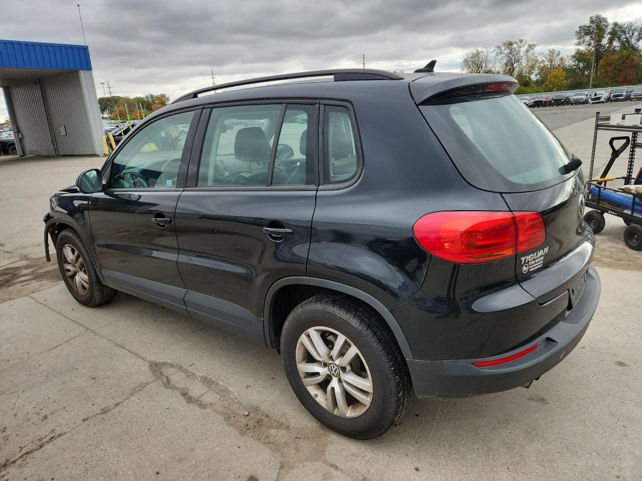 2017 Volkswagen Tiguan S - Фото 2