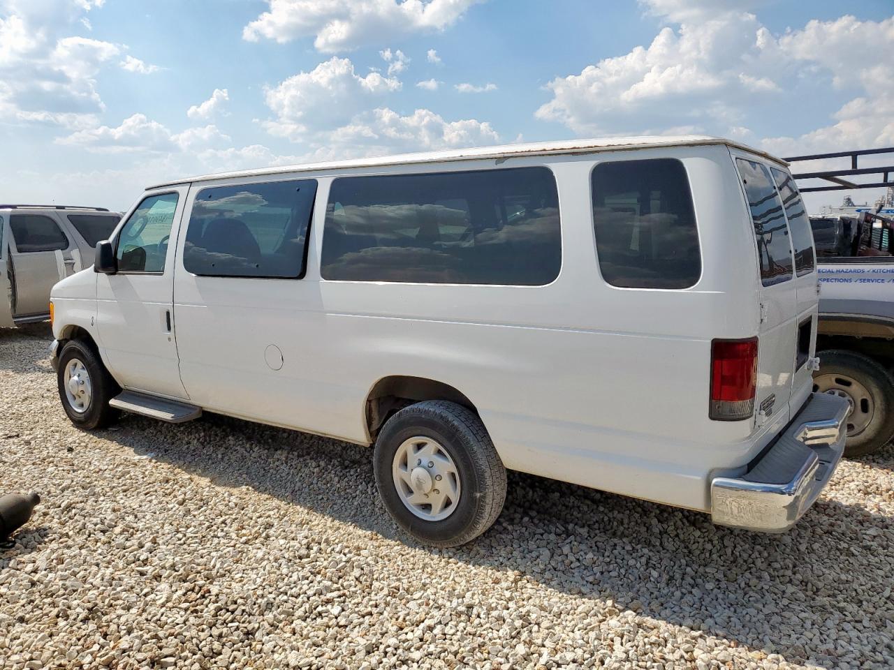 2007 Ford Econoline E350 Super Duty Wagon - Image 2