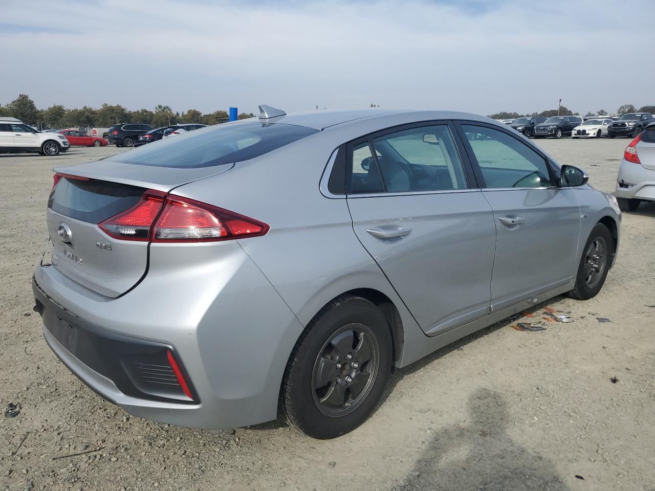2020 Hyundai Ioniq Se - Фото 3