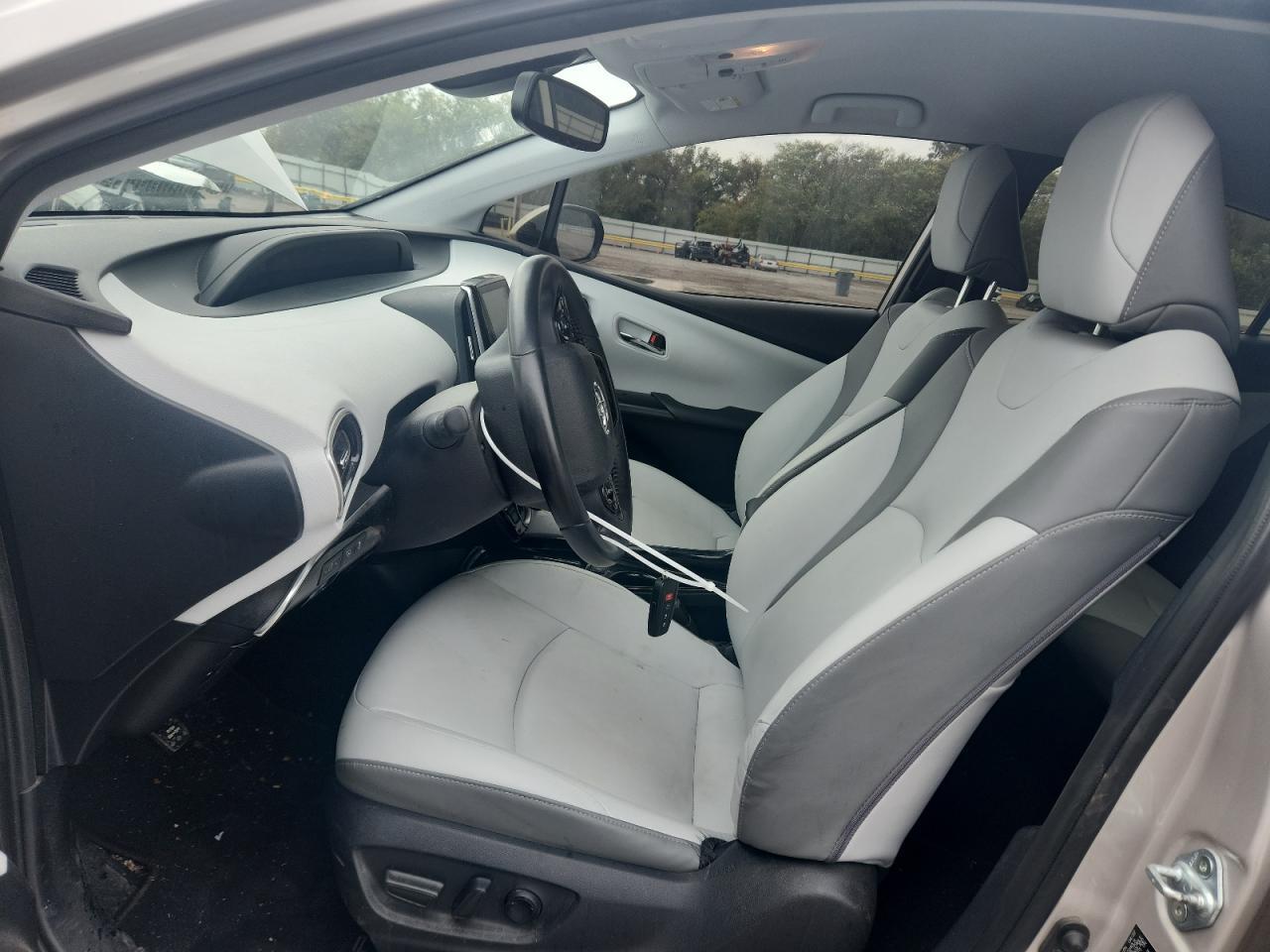 2022 Toyota Prius Prime Le - Image 7