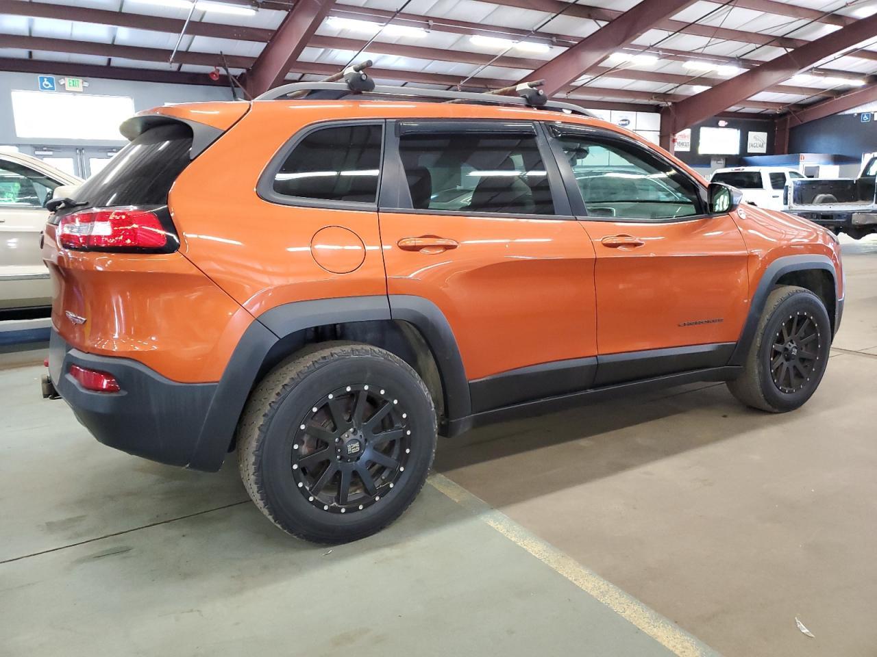 2016 Jeep Cherokee Trailhawk - Image 3