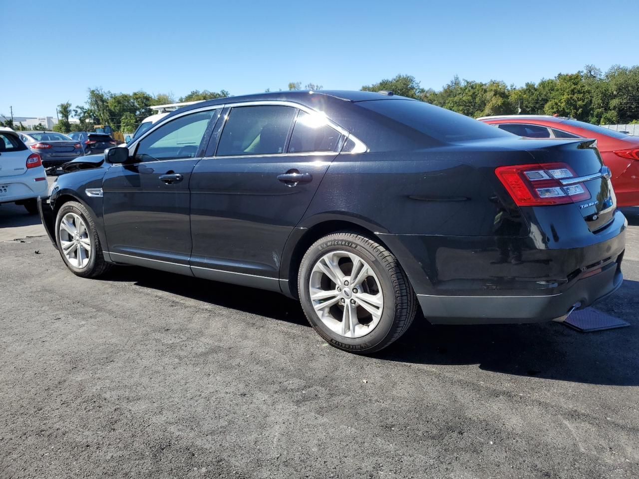 2017 Ford Taurus Se - Image 2