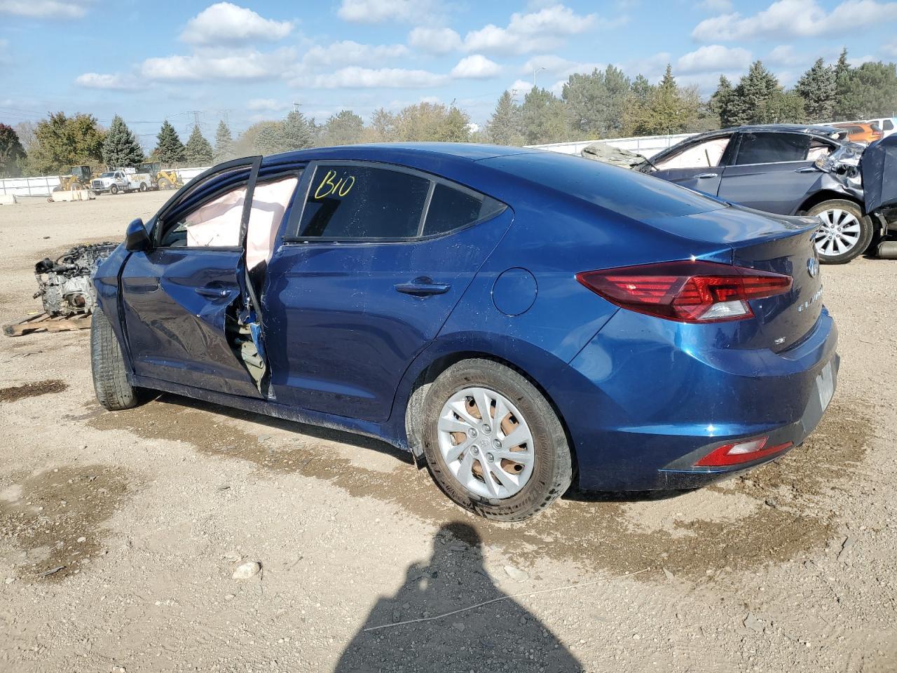 2019 Hyundai Elantra Se - Image 2