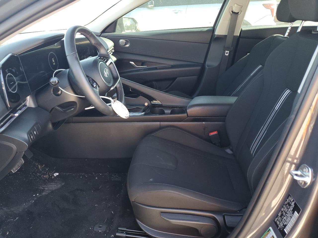 2025 Hyundai Elantra Sel - Image 7