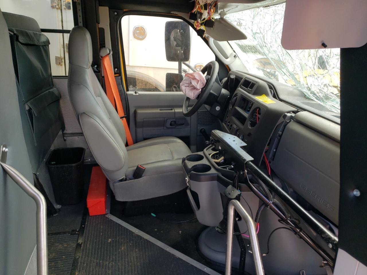 2024 Ford Econoline E450 Super Duty Cutaway Van - Image 5