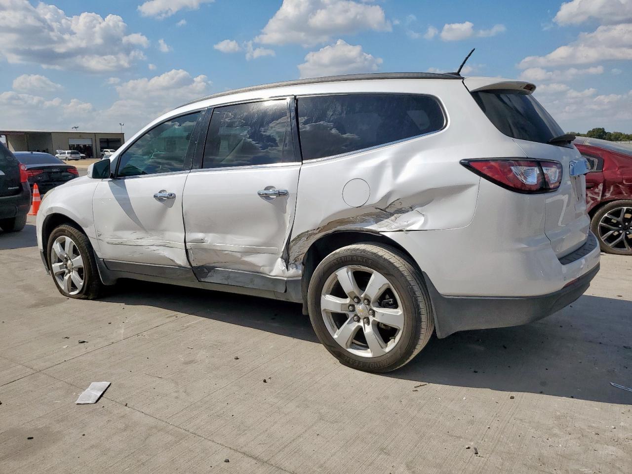 2016 Chevrolet Traverse Lt - Image 2