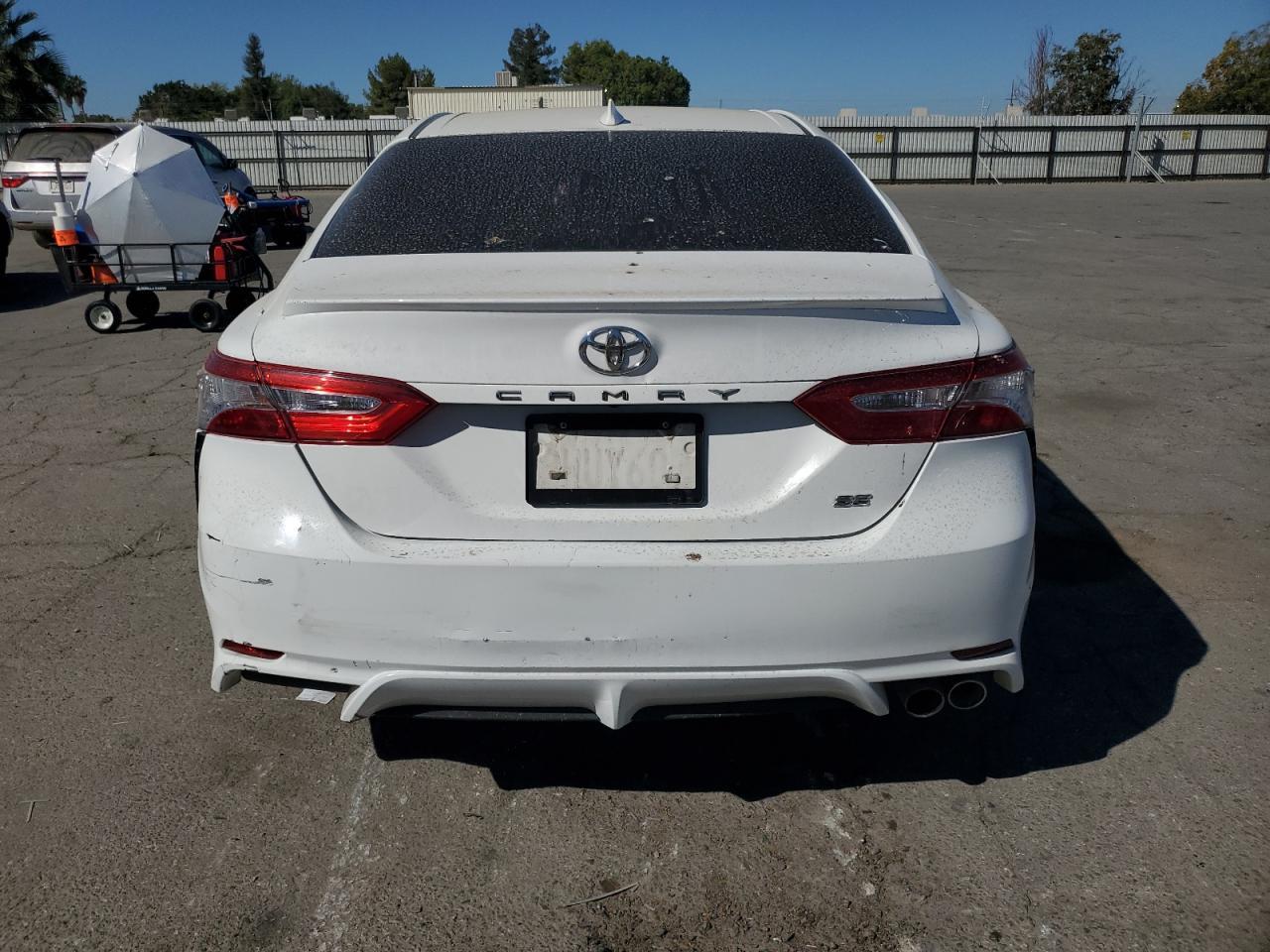 2020 Toyota Camry Se - Фото 6