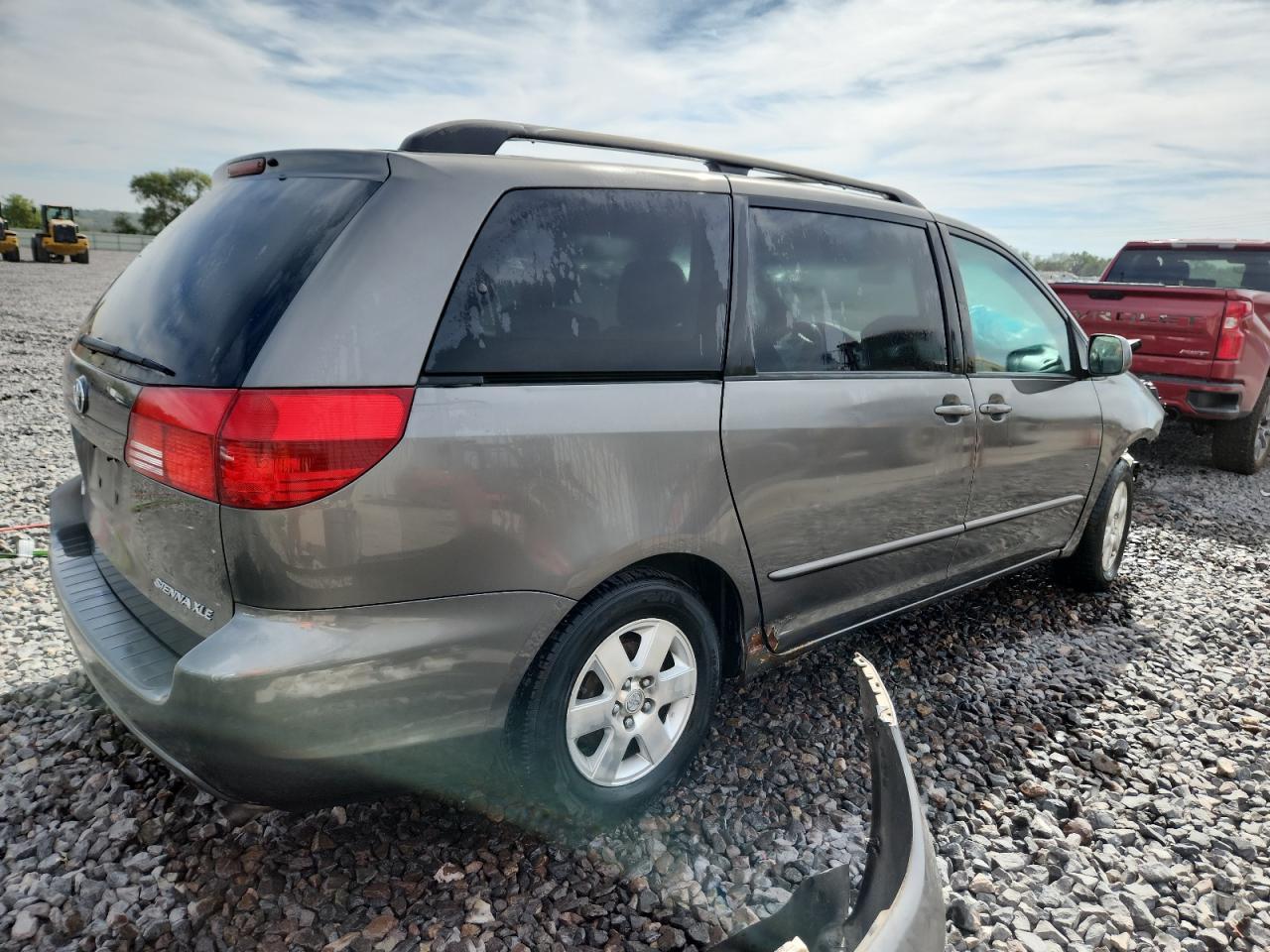 2004 Toyota Sienna Xle - Image 3