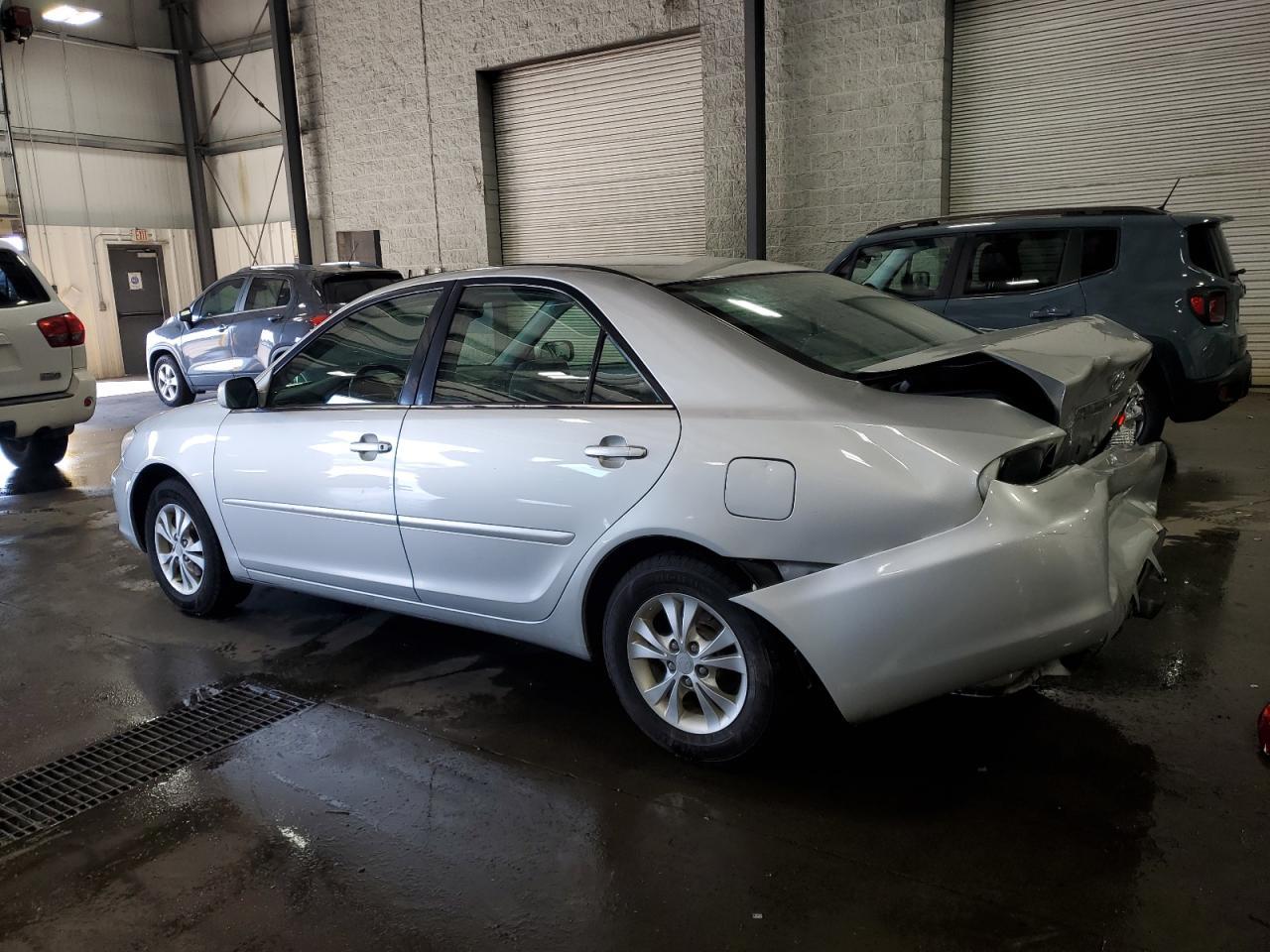 2004 Toyota Camry Le - Фото 2