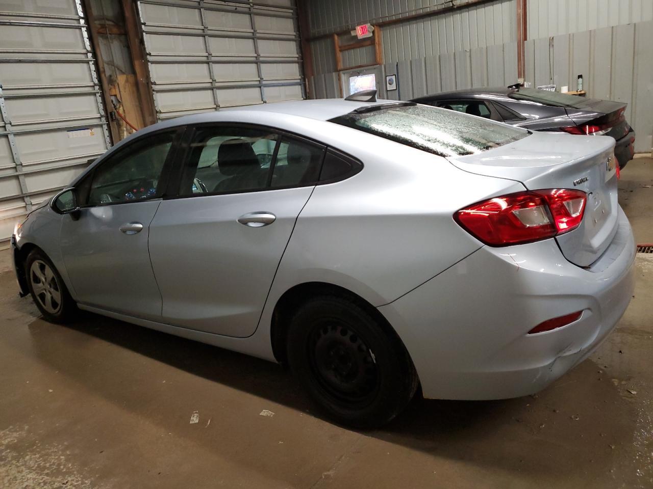 2018 Chevrolet Cruze Ls - Фото 2