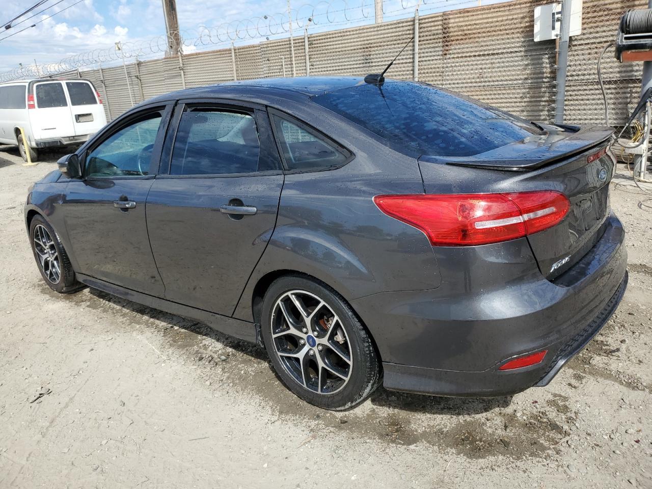 2016 Ford Focus Se - Image 2