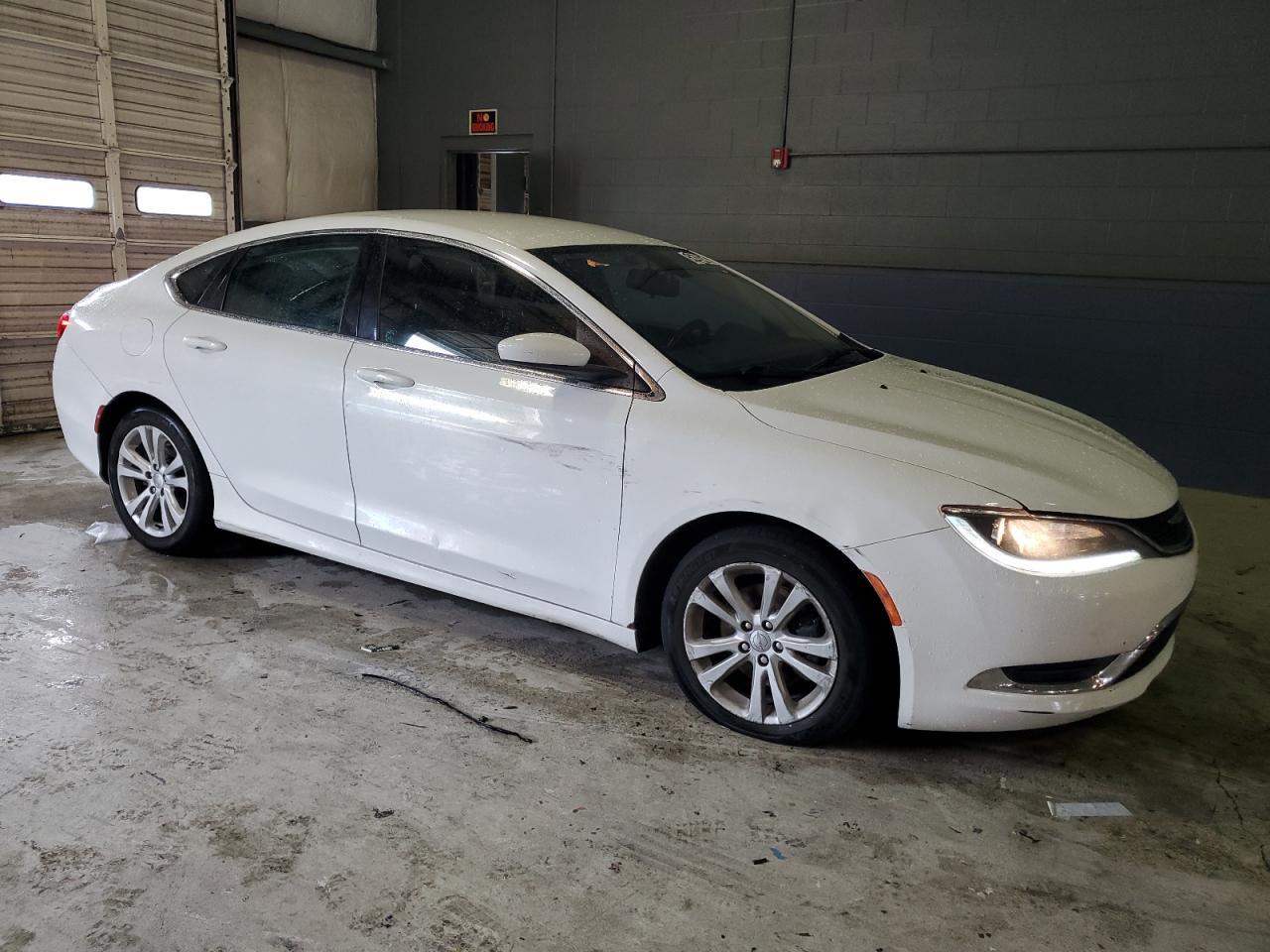 2015 Chrysler 200 Limited - Фото 4