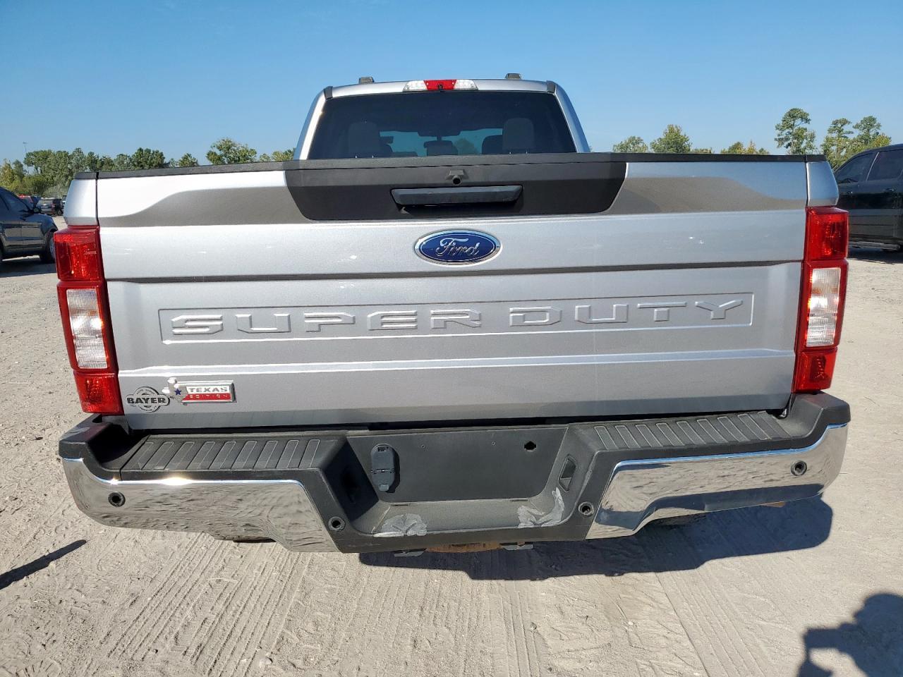 2022 Ford F250 Super Duty - Фото 6