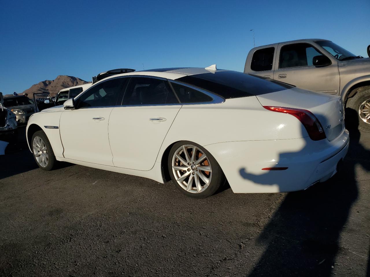 2013 Jaguar Xj - Image 2