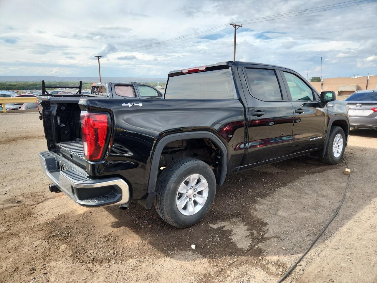 2025 GMC Sierra K1500 - Image 3