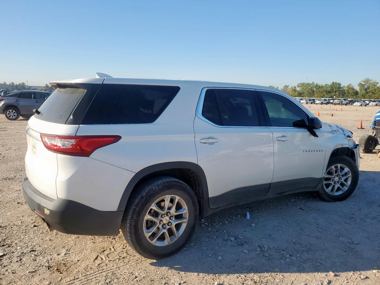 2021 Chevrolet Traverse Ls - Image 3