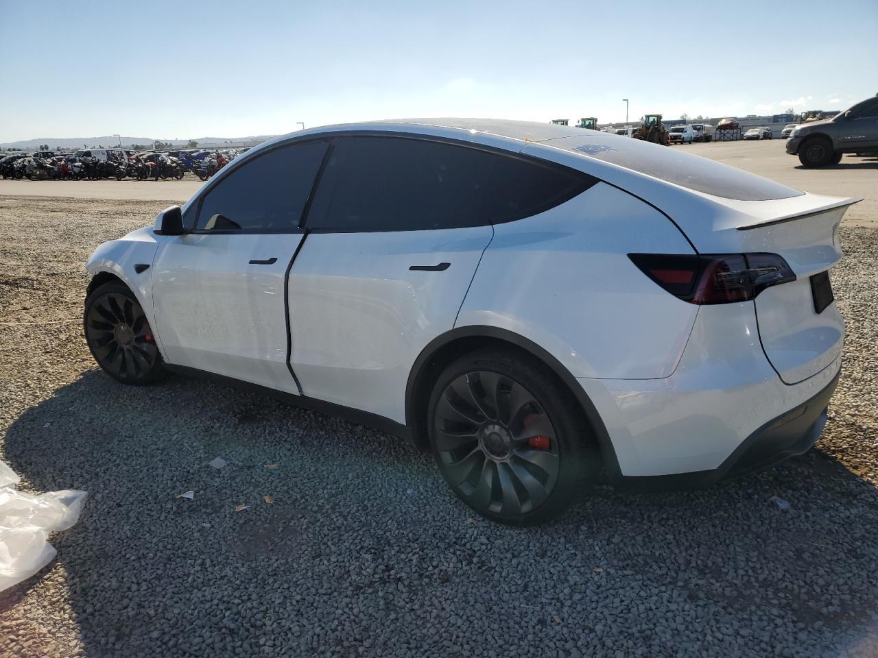 2024 Tesla Model Y - Фото 2