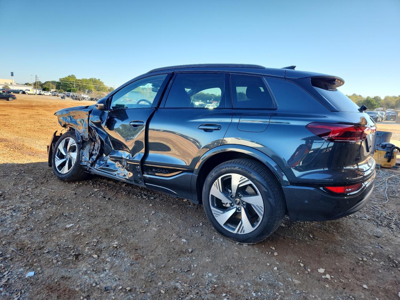 2025 Audi Q6 E-Tron Premium Plus - Фото 2