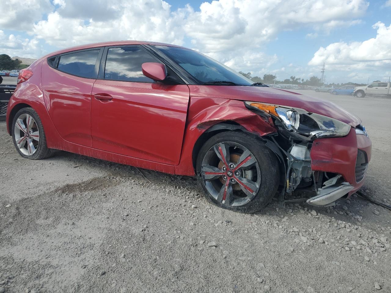 2016 Hyundai Veloster - Фото 4