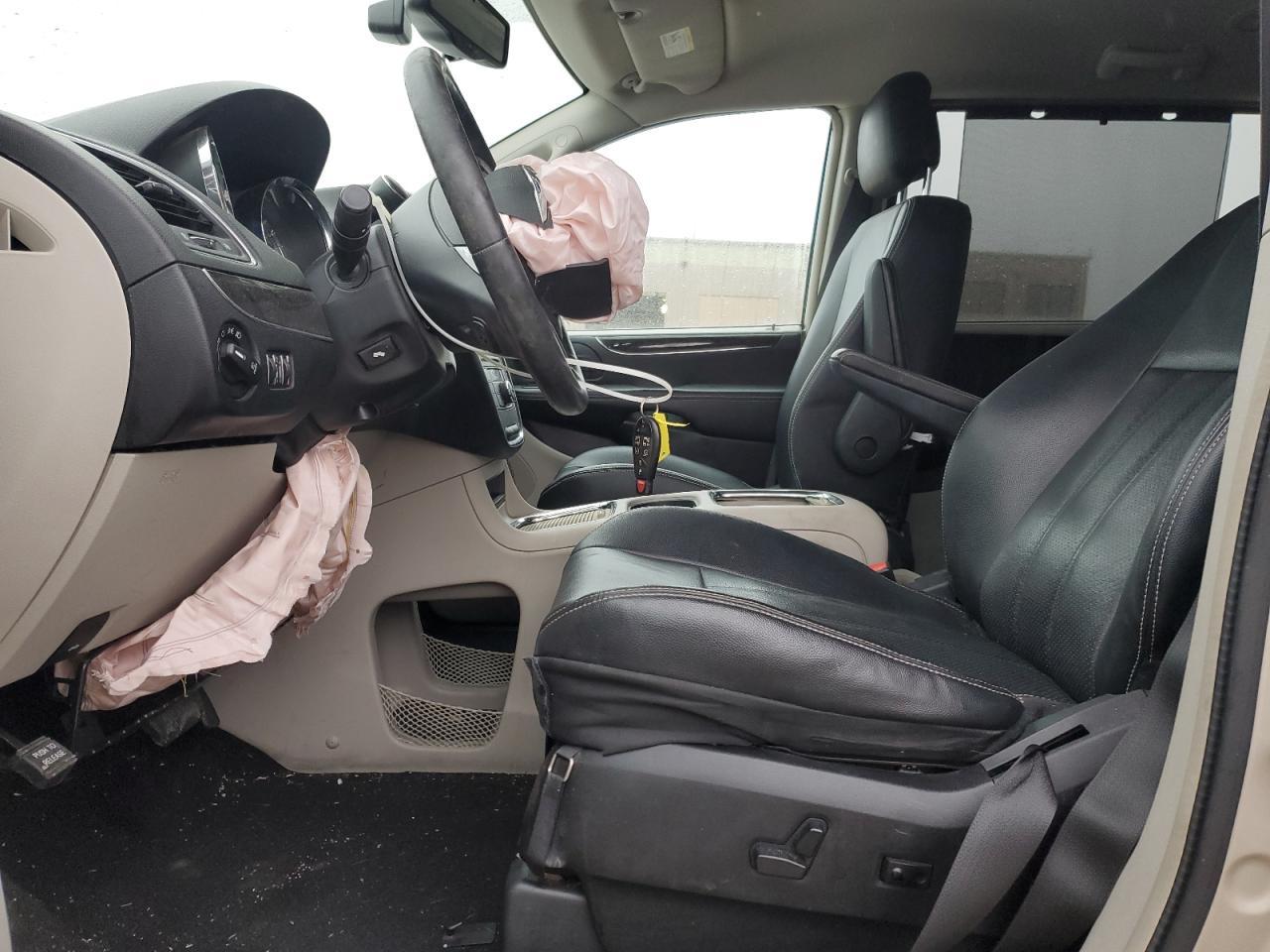 2013 Chrysler Town & Country Touring L - Фото 7