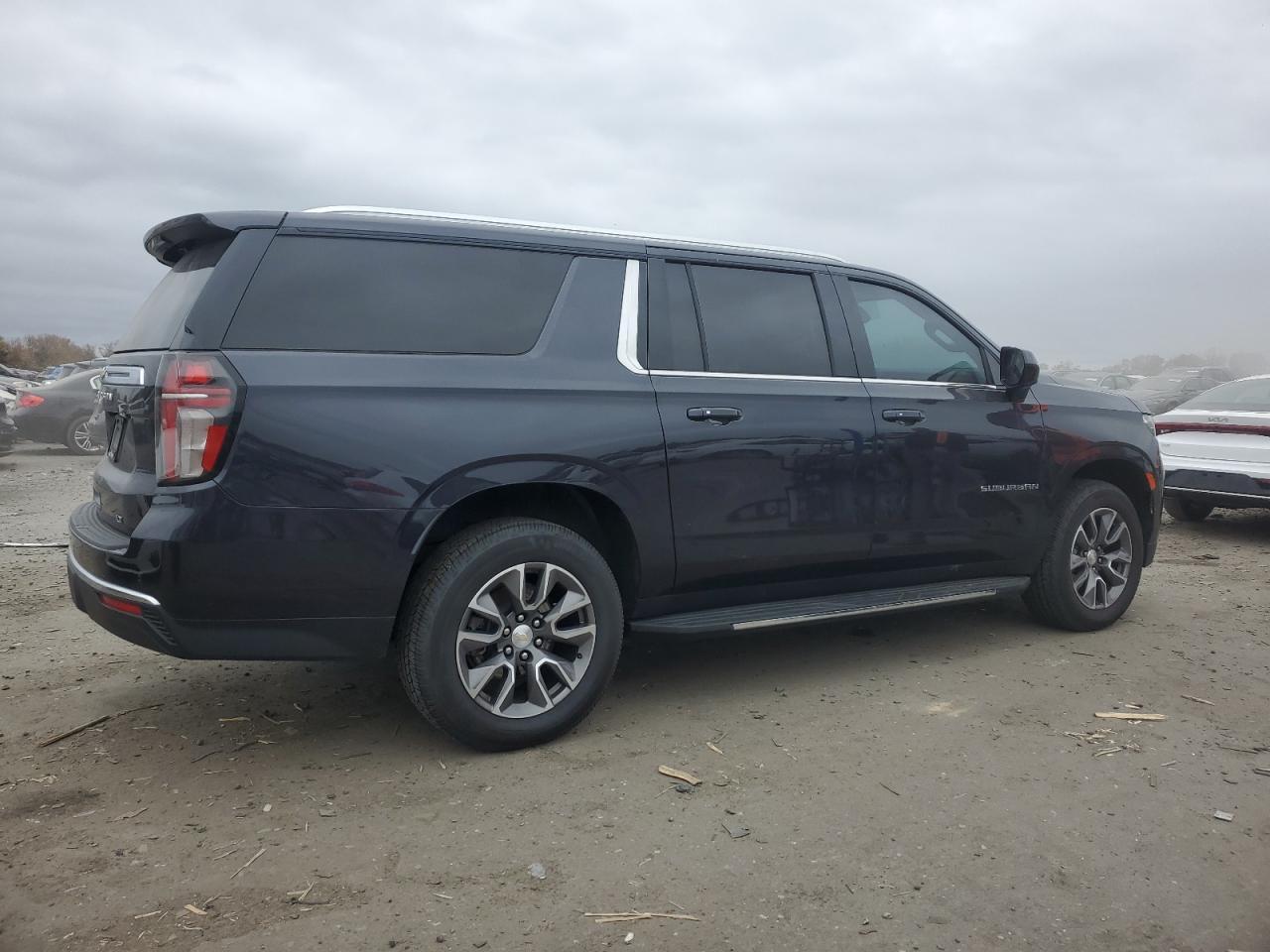 2022 Chevrolet Suburban K1500 Lt - Image 3