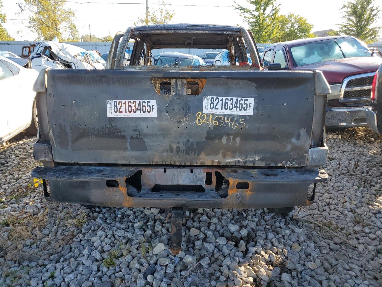 2017 Nissan Titan Sv - Image 6