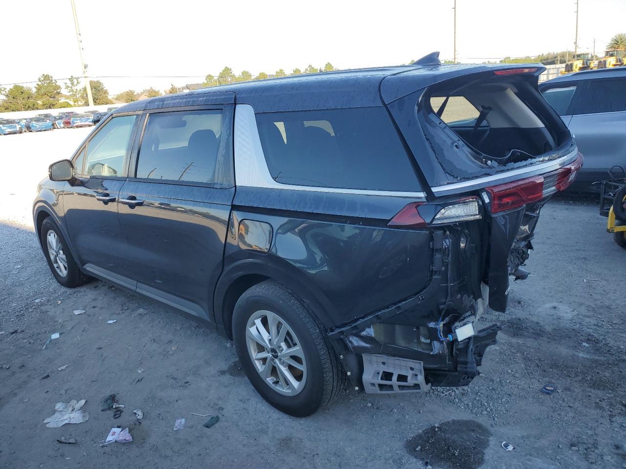 2024 Kia Carnival Lx - Image 2