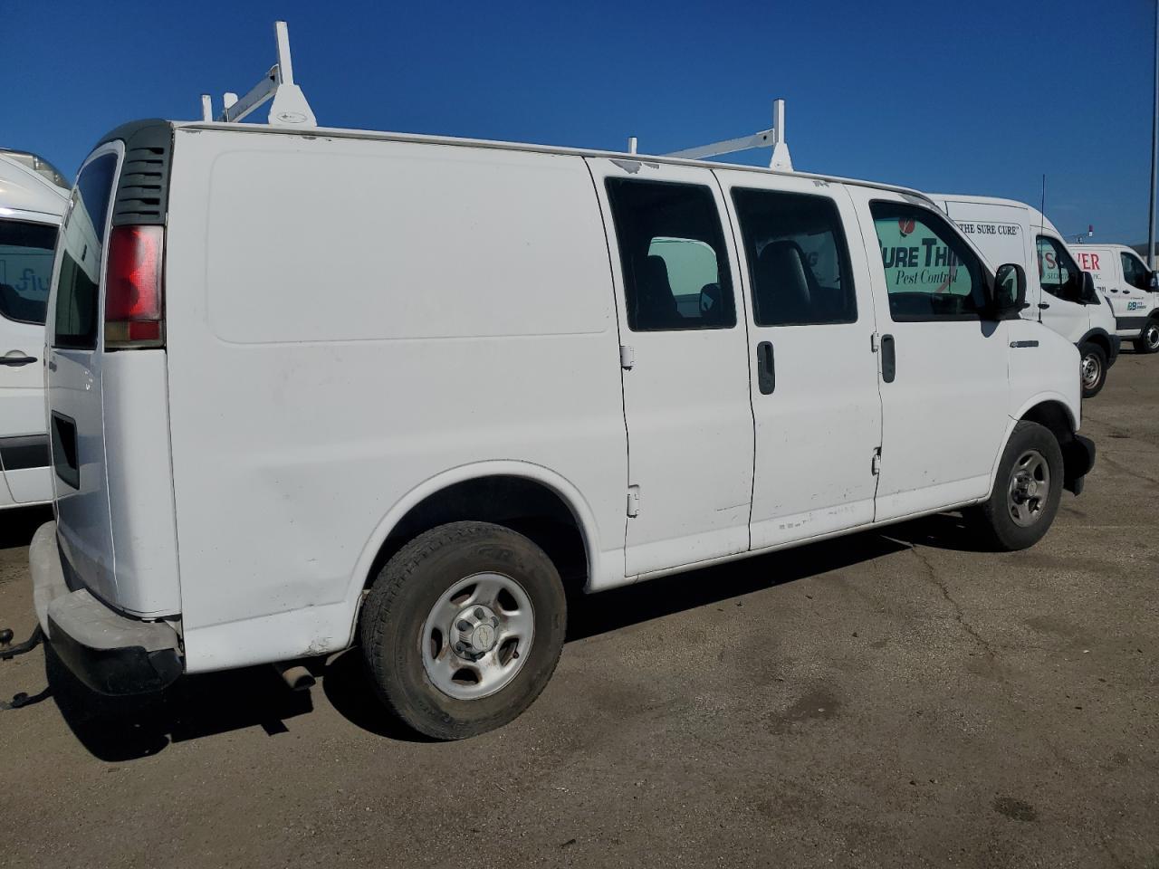 2002 Chevrolet Express G2500 - Фото 3