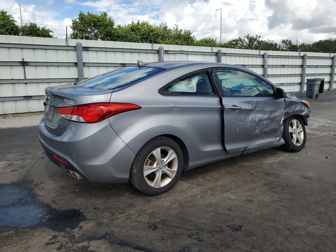 2013 Hyundai Elantra Coupe Gs - Image 3