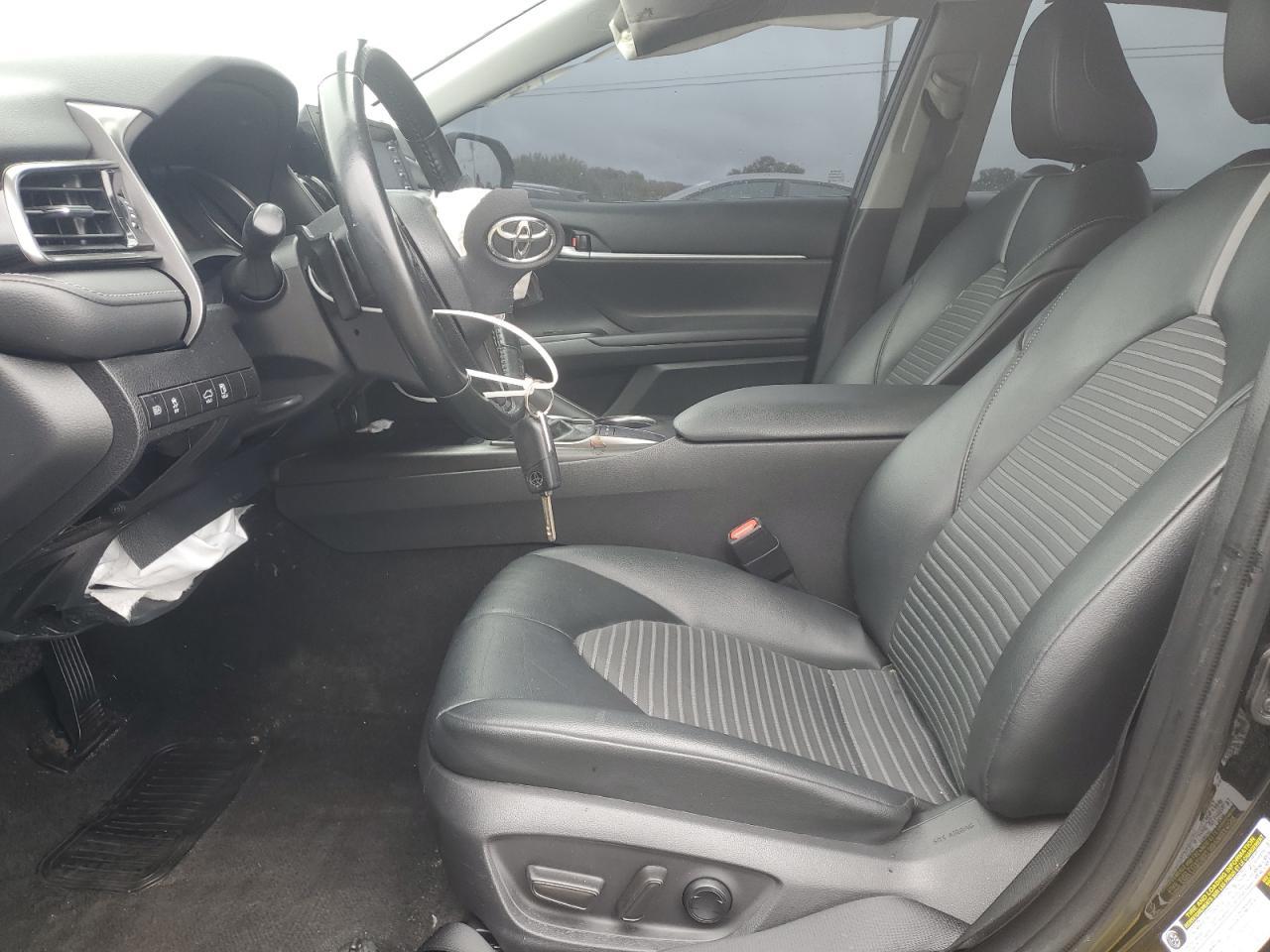 2022 Toyota Camry Se - Image 7