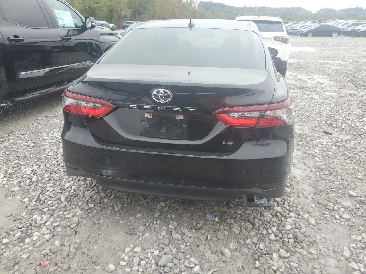 2021 Toyota Camry Le - Фото 6