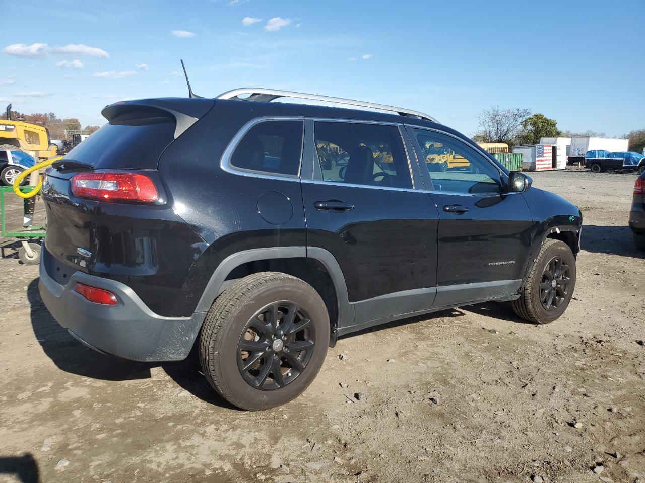 2018 Jeep Cherokee Latitude Plus - Image 3