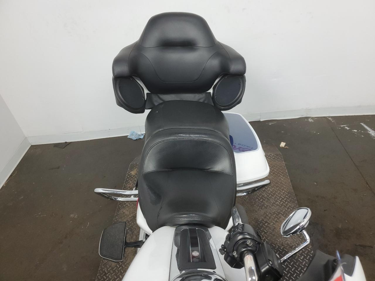 2015 Harley-Davidson Flhtcu Ultra Classic Electra Glide - Фото 5