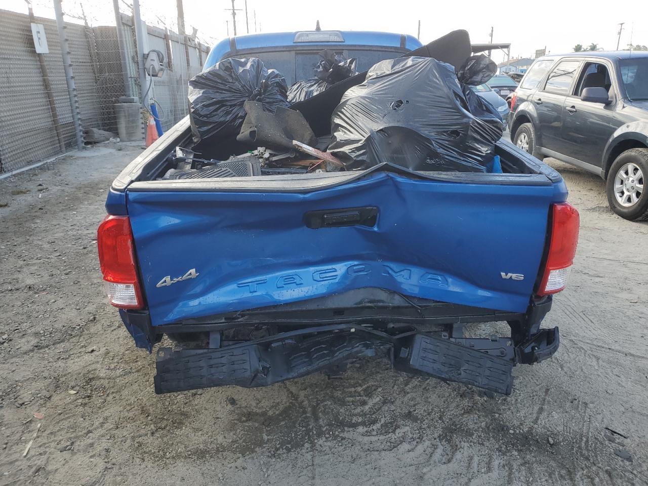 2017 Toyota Tacoma Double Cab - Image 6