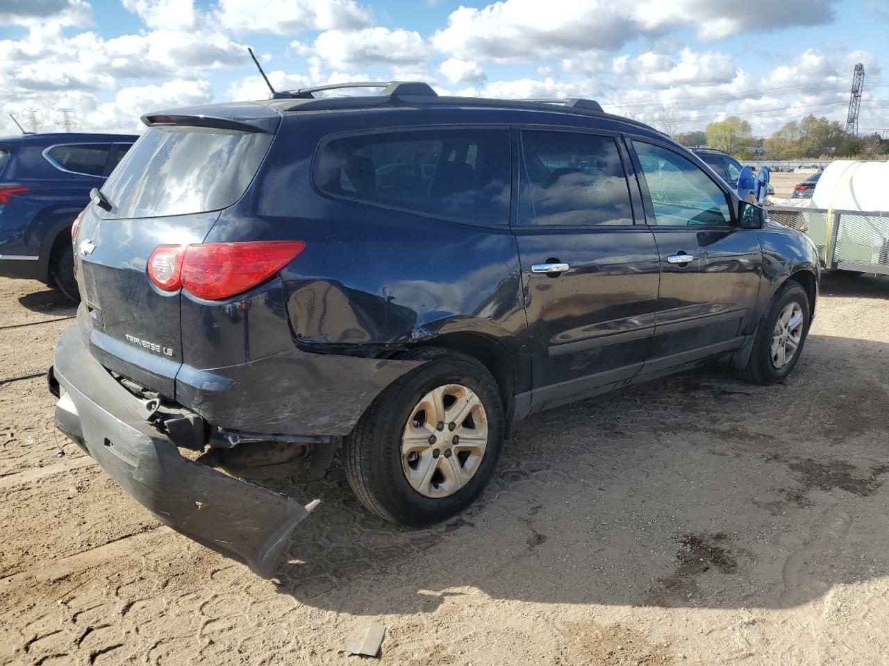2012 Chevrolet Traverse Ls - Image 3