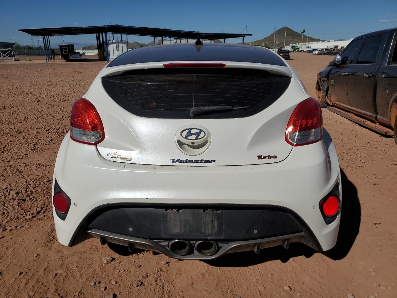 2016 Hyundai Veloster Turbo - Image 6