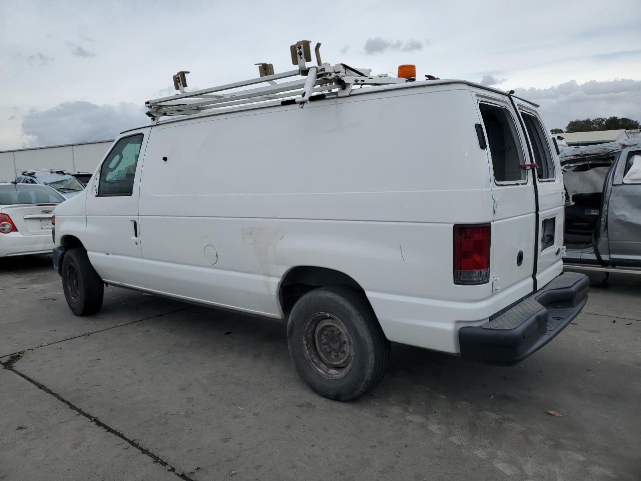 2011 Ford Econoline E250 Van - Фото 2