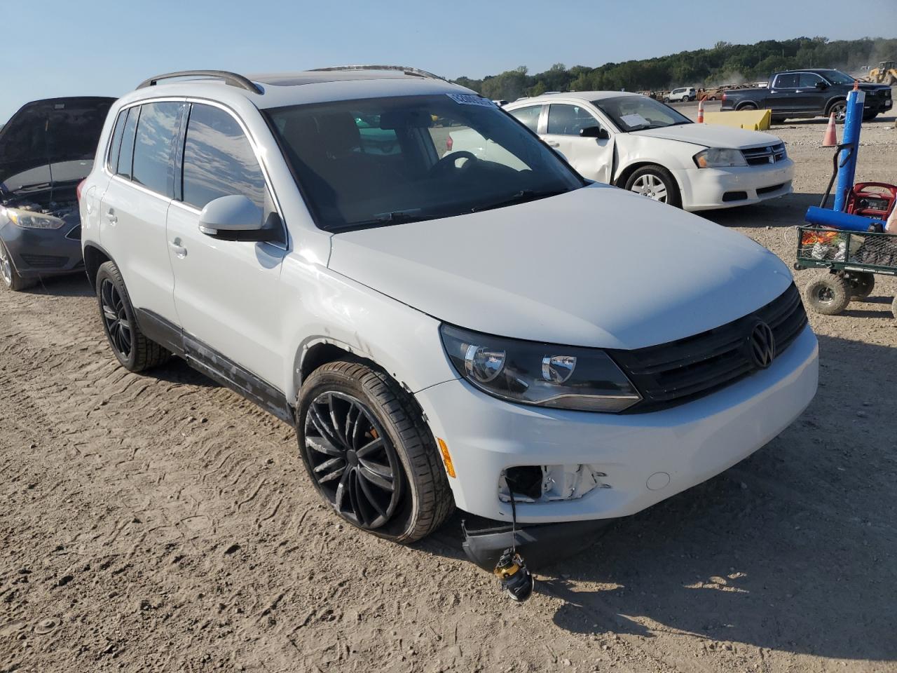 2015 Volkswagen Tiguan S - Image 4