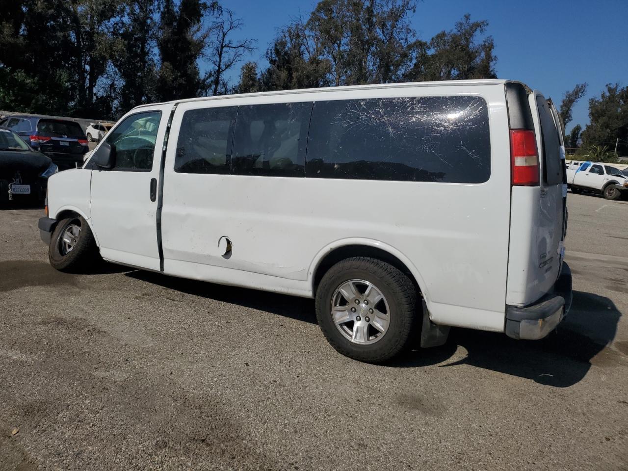 2010 Chevrolet Express G1500 Lt - Фото 2