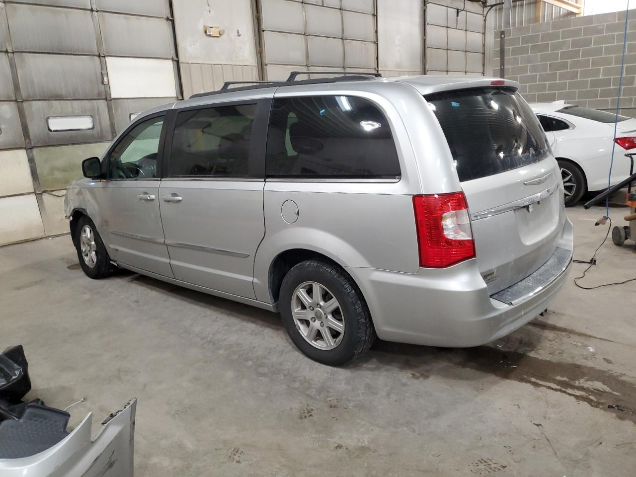 2012 Chrysler Town & Country Touring - Image 2