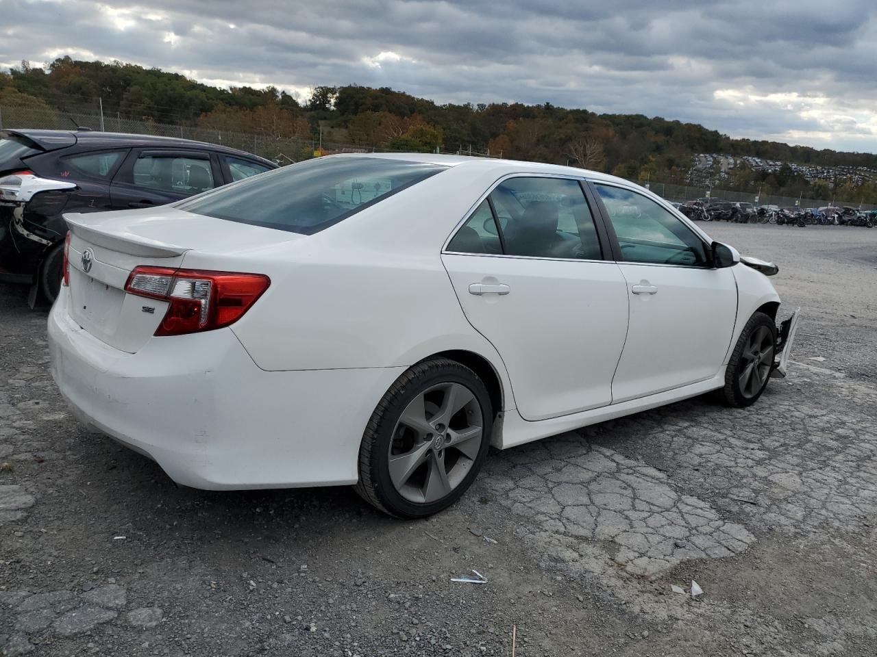 2014 Toyota Camry L - Фото 3