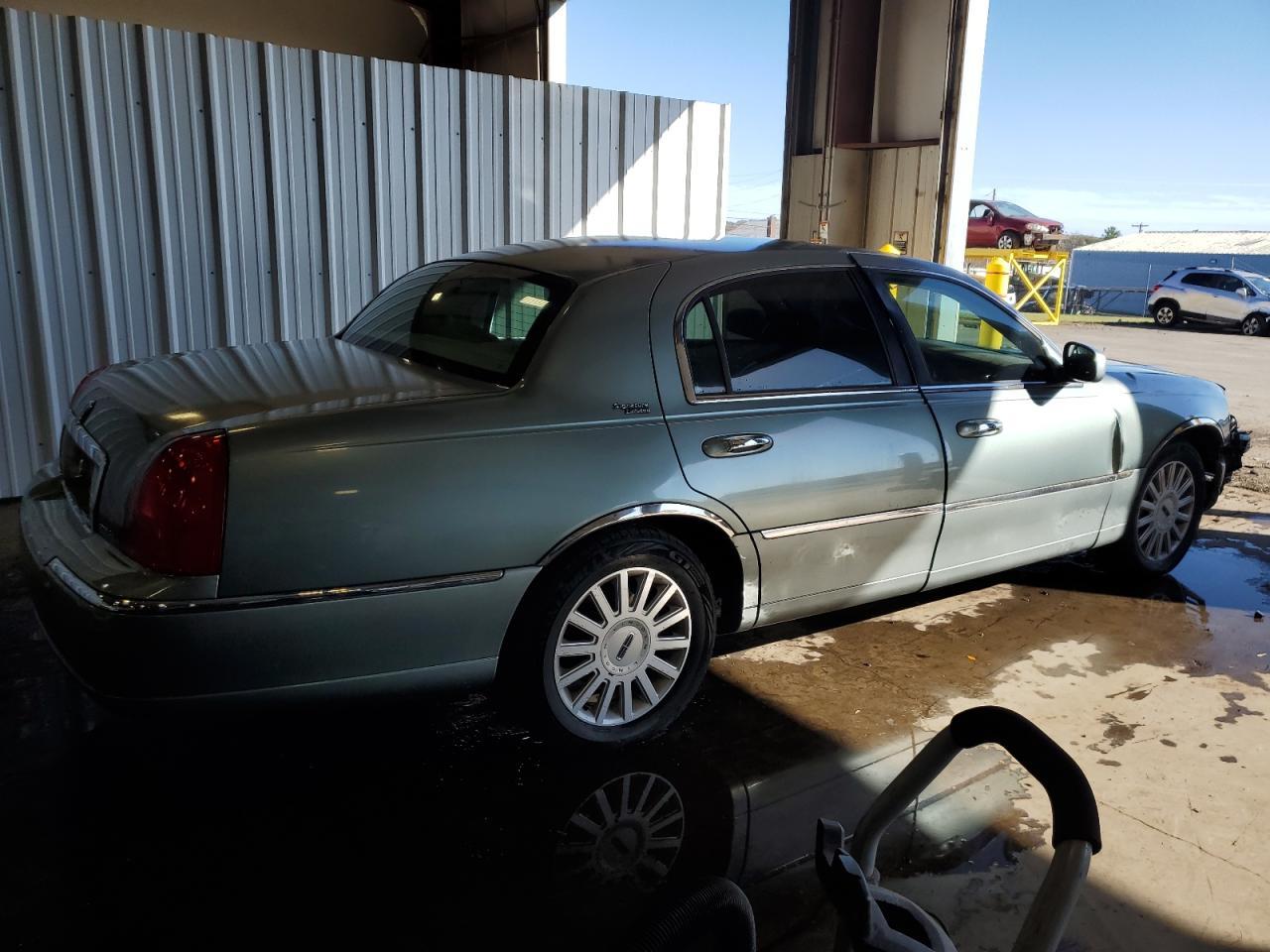 2005 Lincoln Town Car Signature Limited - Фото 3