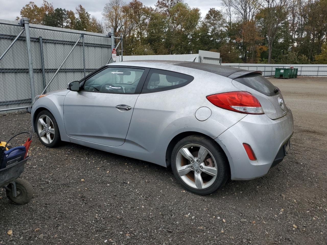 2015 Hyundai Veloster - Фото 2