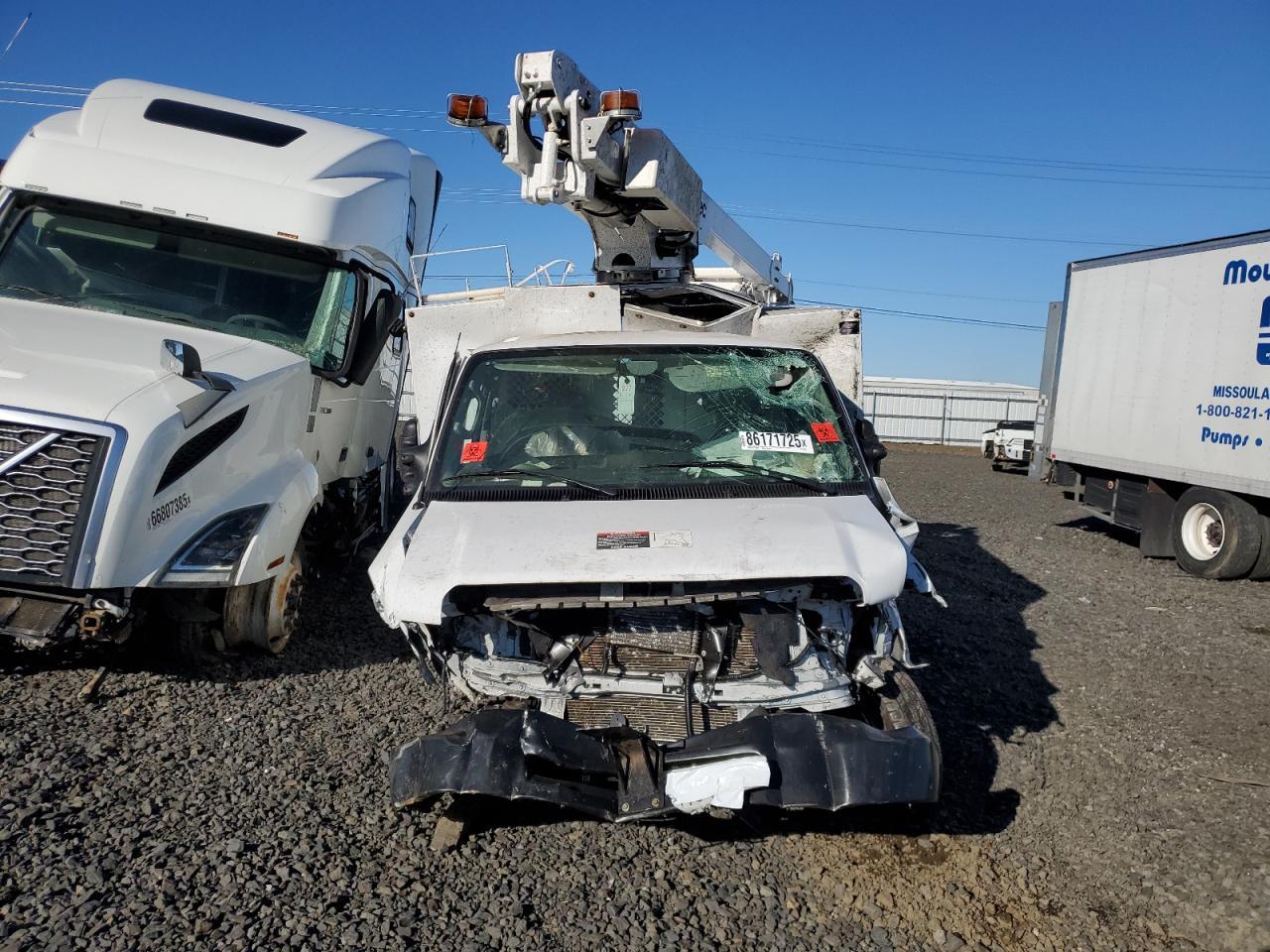 2023 Ford Econoline E350 Super Duty Cutaway Van - Image 5
