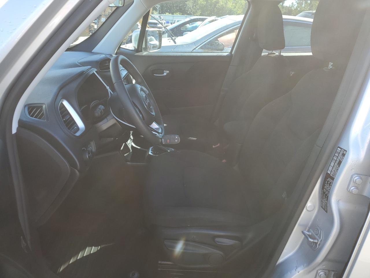 2018 Jeep Renegade Latitude - Image 7