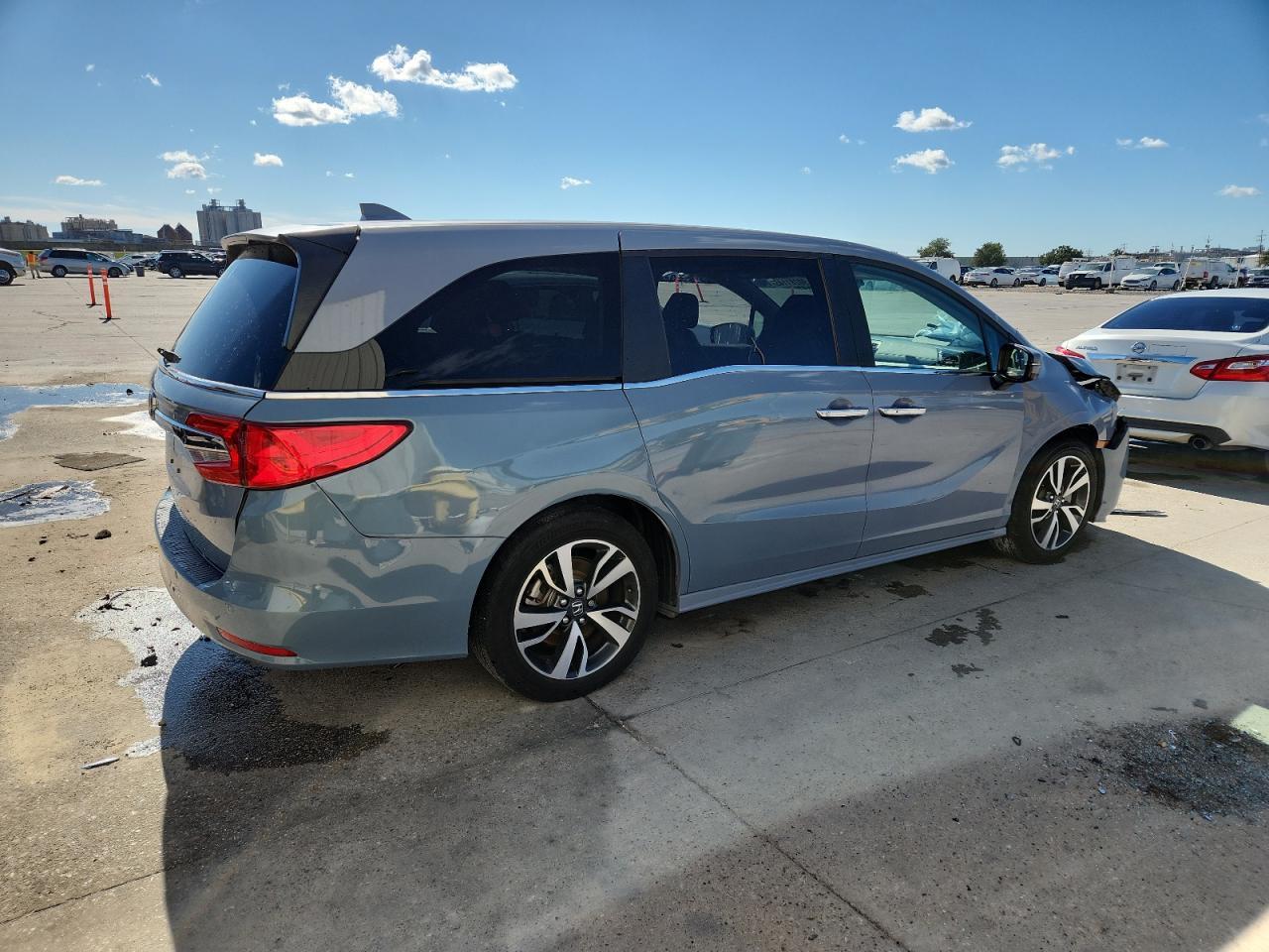 2024 Honda Odyssey Touring - Фото 3