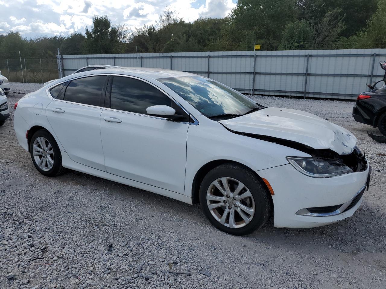 2015 Chrysler 200 Limited - Фото 4