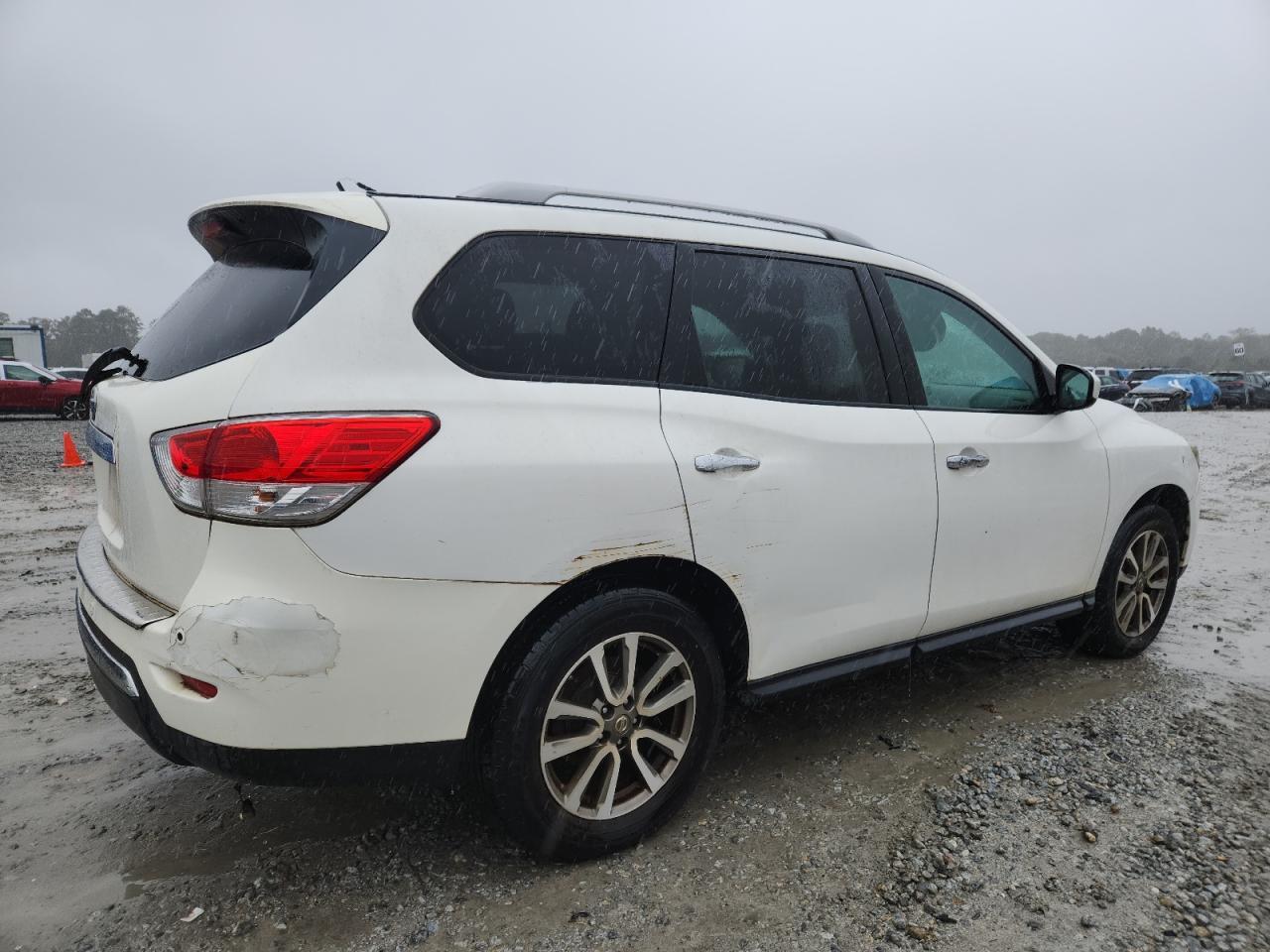 2013 Nissan Pathfinder S - Image 3